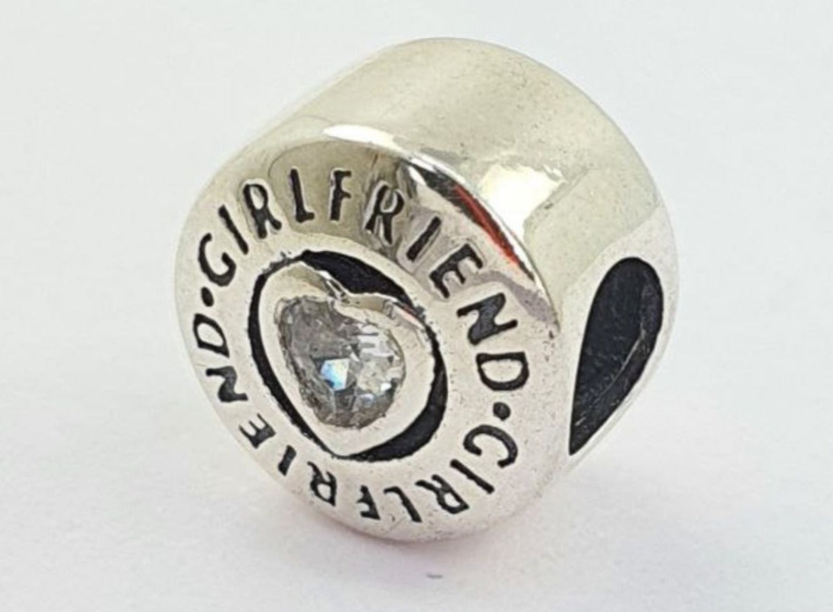 PCHARM2802  CIRCULAR CON CORAZON EN MEDIO Y FRASE NOVIA AL REDEDOR