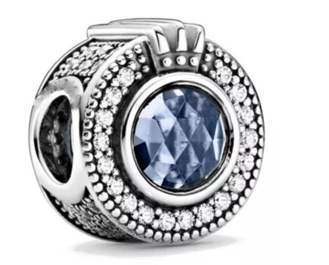 PCHARM2818 CIRCULAR CON CIRCONES TRANSPARENTES AL REDEDOR Y CIRCON AZUL EN MEDIO